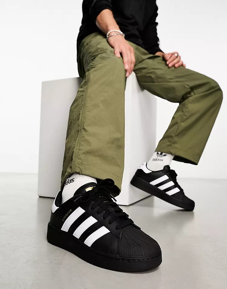 Черные/белые полосатые кроссовки adidas Originals Superstar XLG, черные/белые