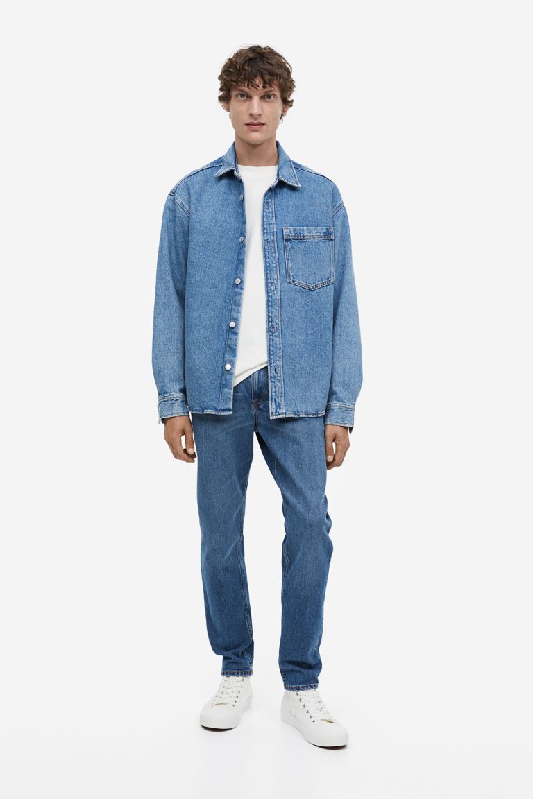 цена Обычные зауженные джинсы H&M