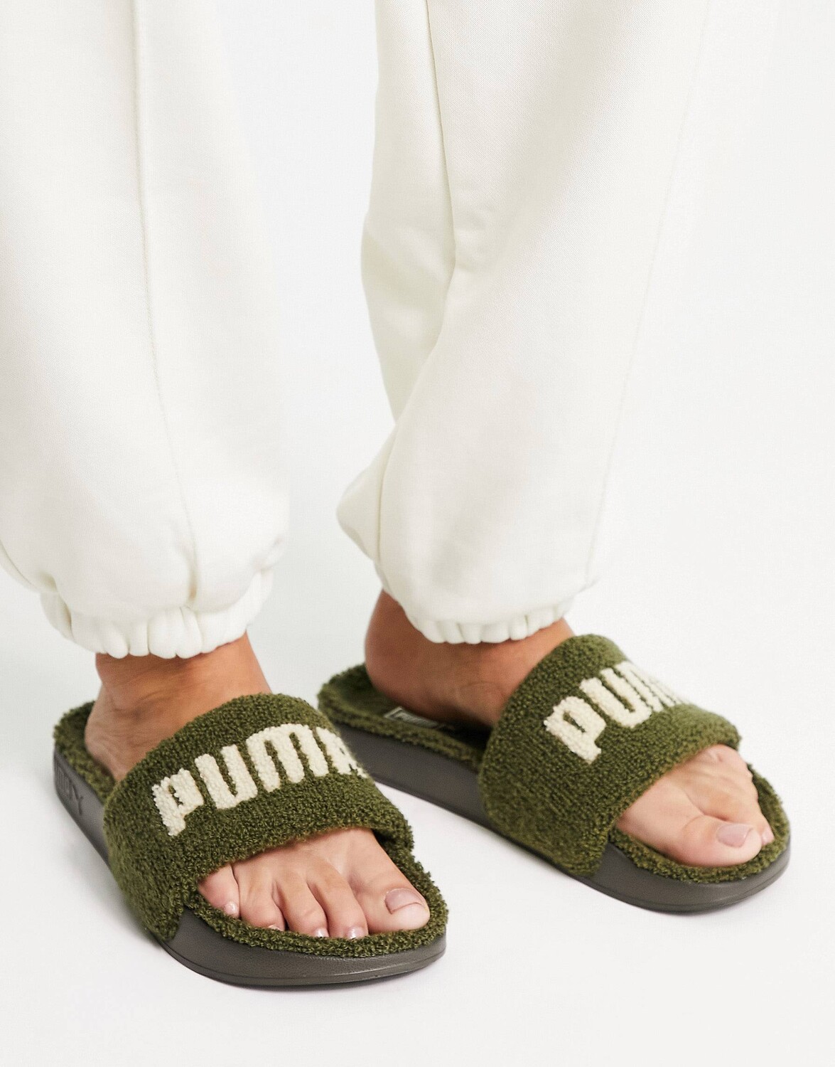 

Коричневые шлепанцы Puma Sherpa с логотипом