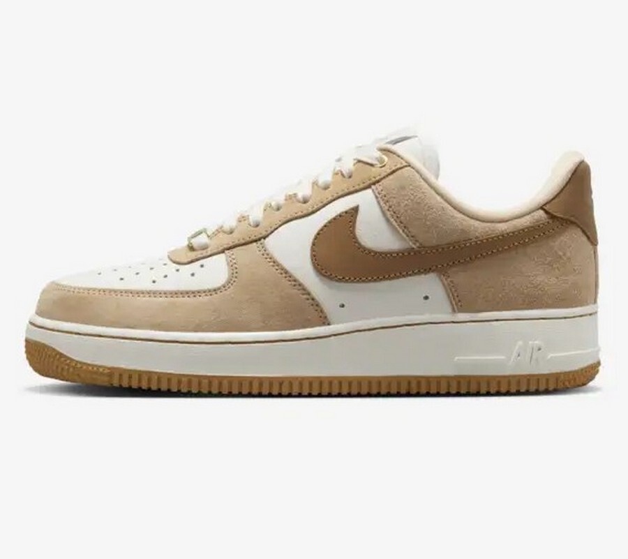 

Кроссовки Nike Air Force 1 Low Retro QS, коричневый/белый (Размер 40 RU)