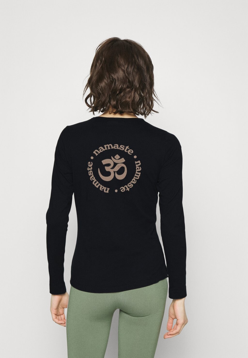 

Блузка с длинными рукавами Yogasearcher, черный