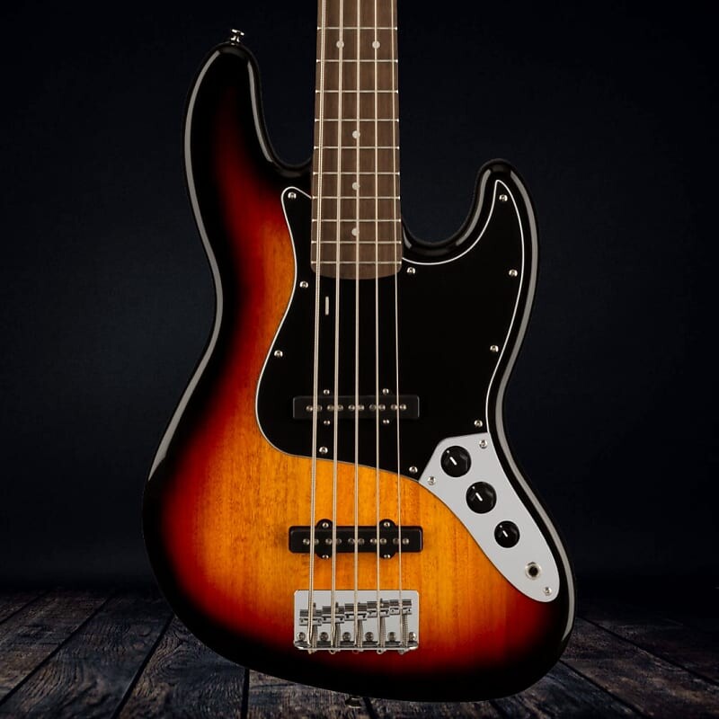 

Squier Affinity Series Jazz Bass V - 3-цветные солнечные лучи