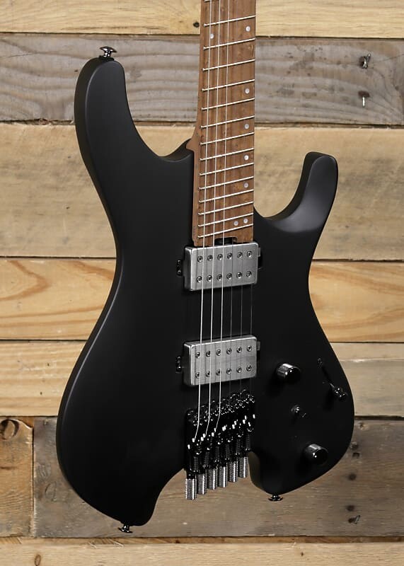 

Ibanez Q Series Standard QX52 Стандартная электрогитара Black Flat с чехлом Q Series Standard QX52 Standard Electric Guitar w/ Gigbag