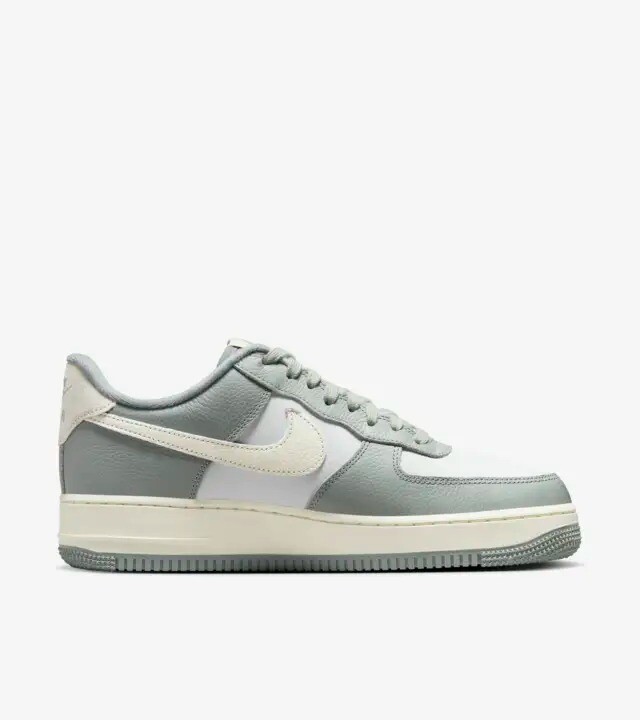 Nike air force 1 07 trainers store mica green gum