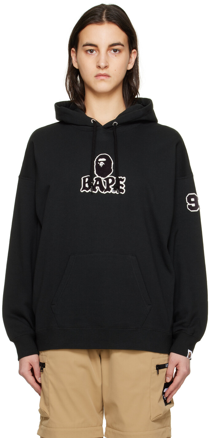 

Черный объемный худи с нашивками BAPE