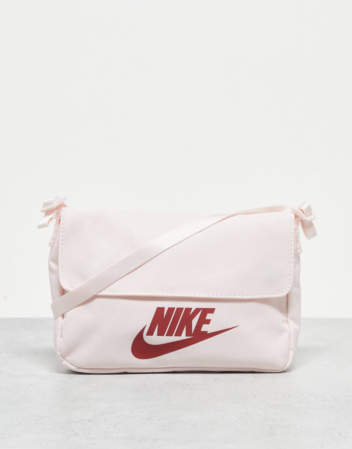 

Светло-розовая сумка через плечо с логотипом Nike futura 365
