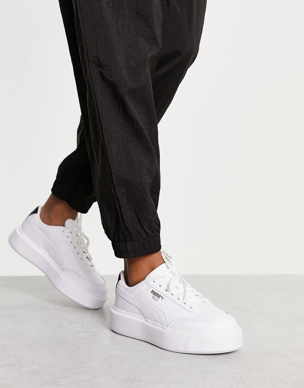 

Бело-черные кроссовки Puma oslo may, Черный