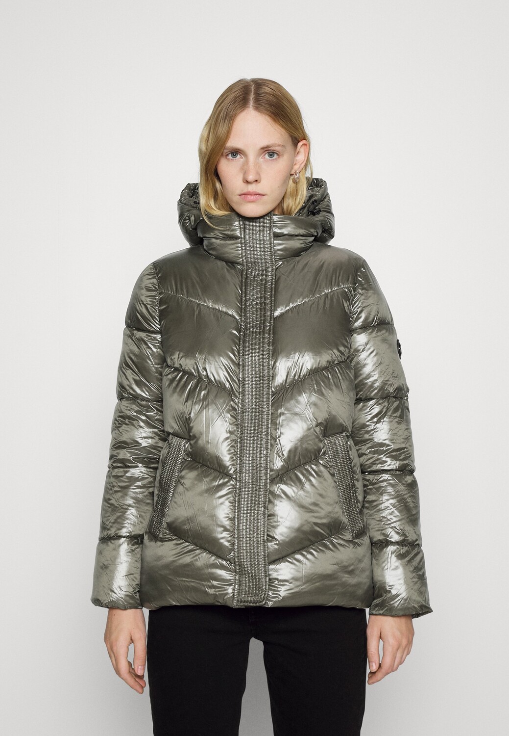 

Пуховик Michael Michael Kors, оливковый