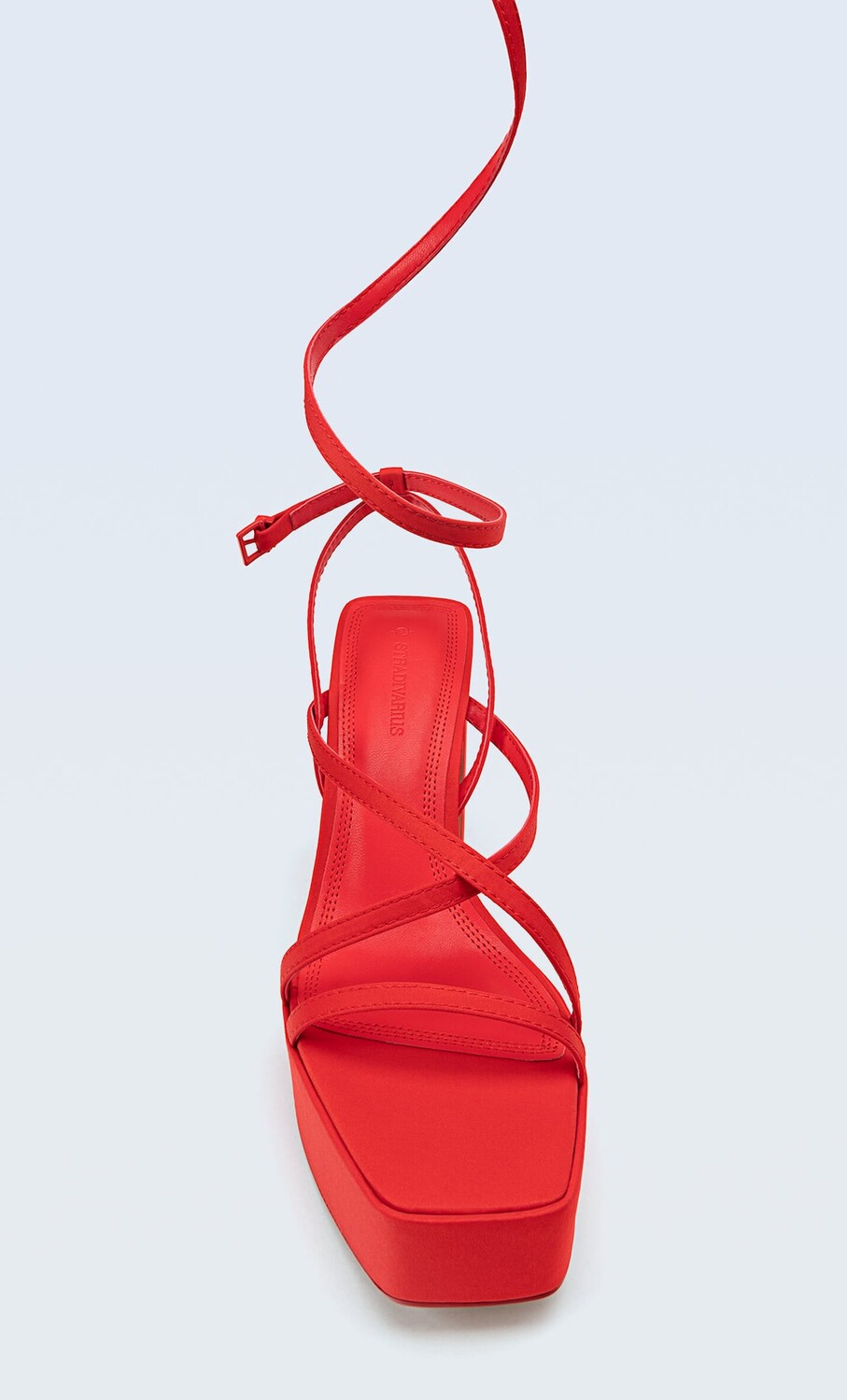 

Босоножки на платформе Stradivarius