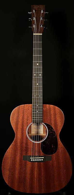 

Martin Guitars Road Series 000-10E
