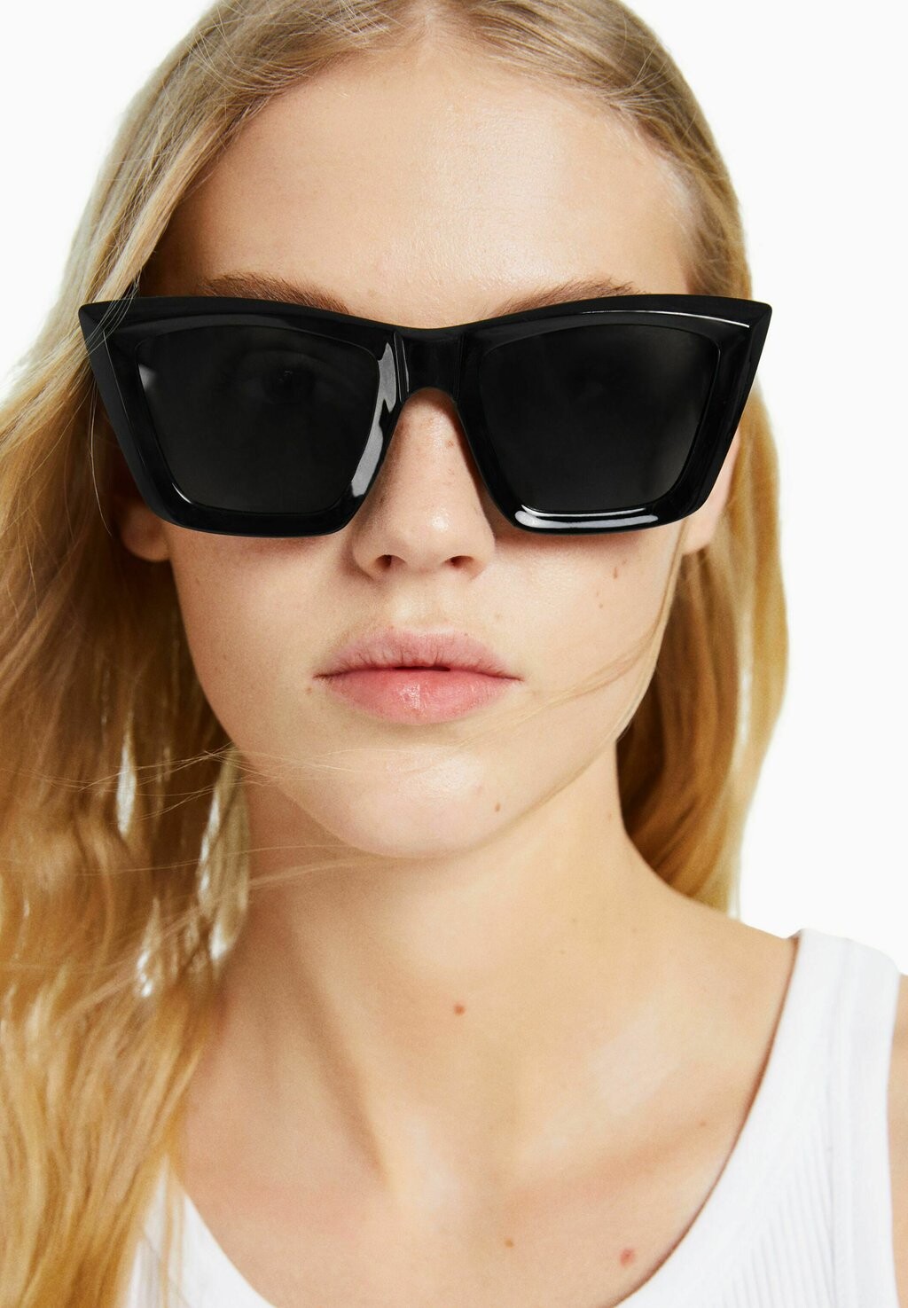 

Солнцезащитные очки Bershka, черный