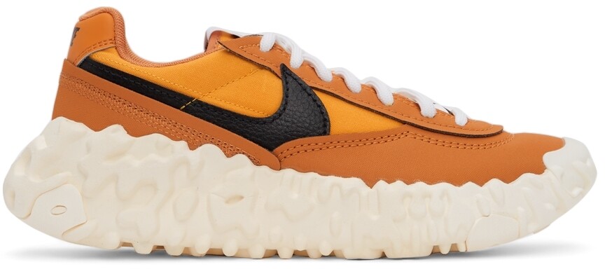 

Оранжевые кроссовки Overbreak Nike