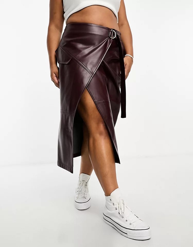 

Бордовая юбка миди из искусственной кожи с запахом ASOS DESIGN Curve, бордовый