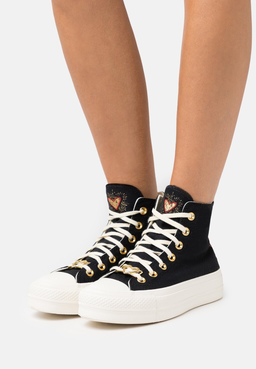 

Высокие кроссовки Converse