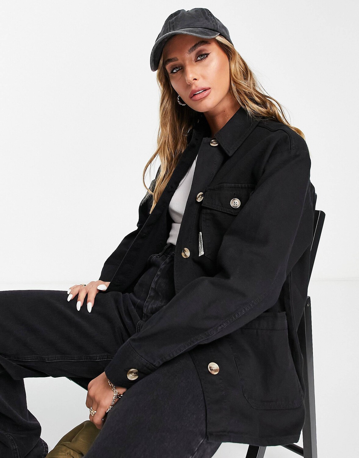 

Легкая объемная куртка Topshop черного цвета с тканым лейблом