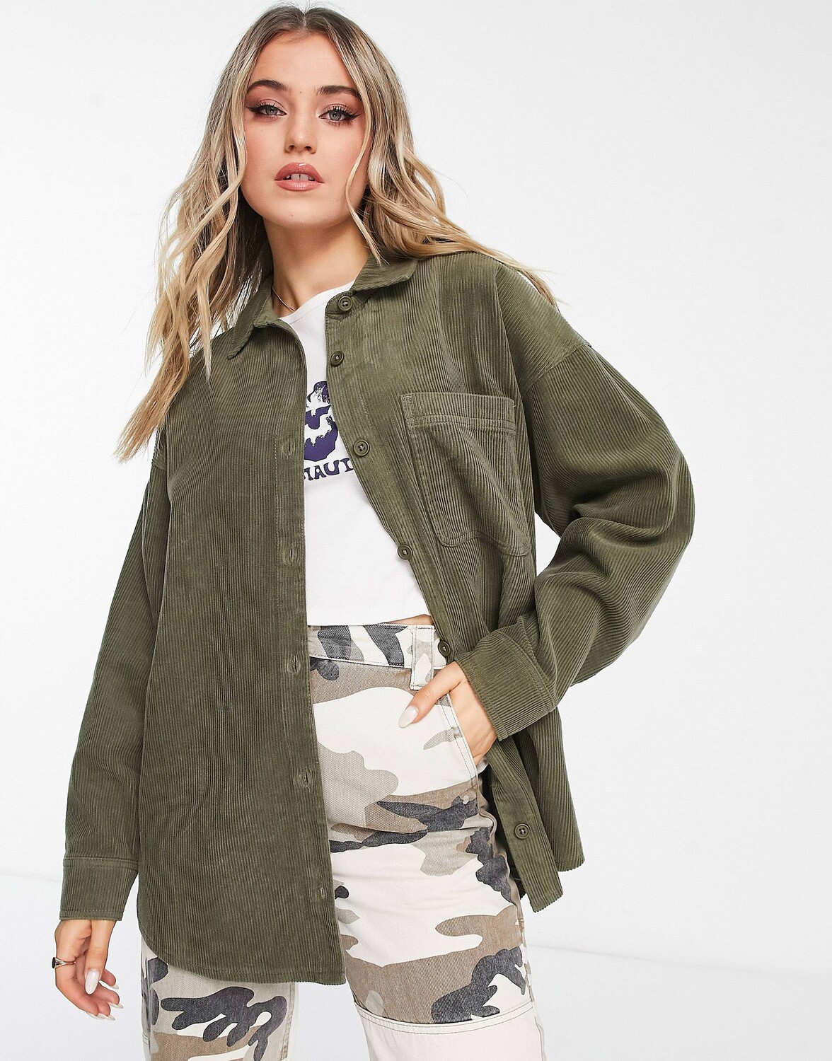 

Свободная вельветовая рубашка цвета хаки ASOS DESIGN