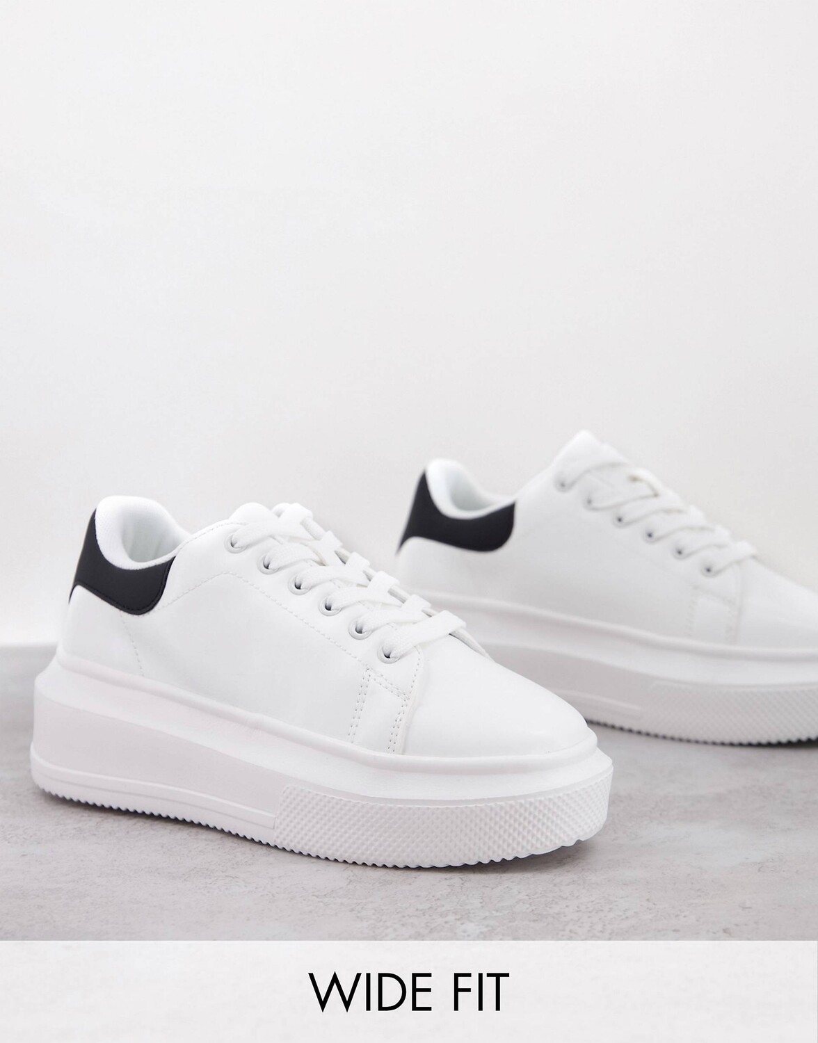 

Белые кроссовки на массивной подошве ASOS DESIGN Wide Fit Dorina