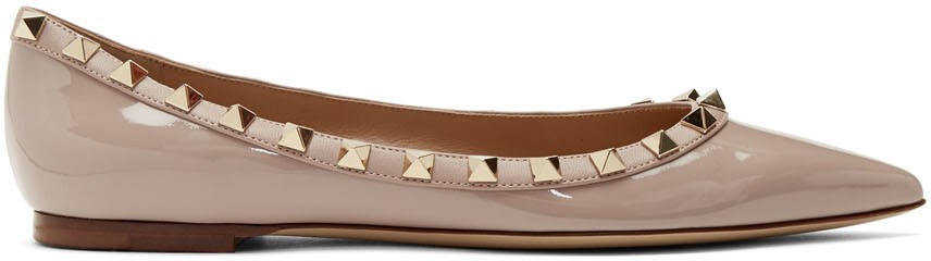 

Лакированные балетки Rockstud розового цвета от Valentino Garavani
