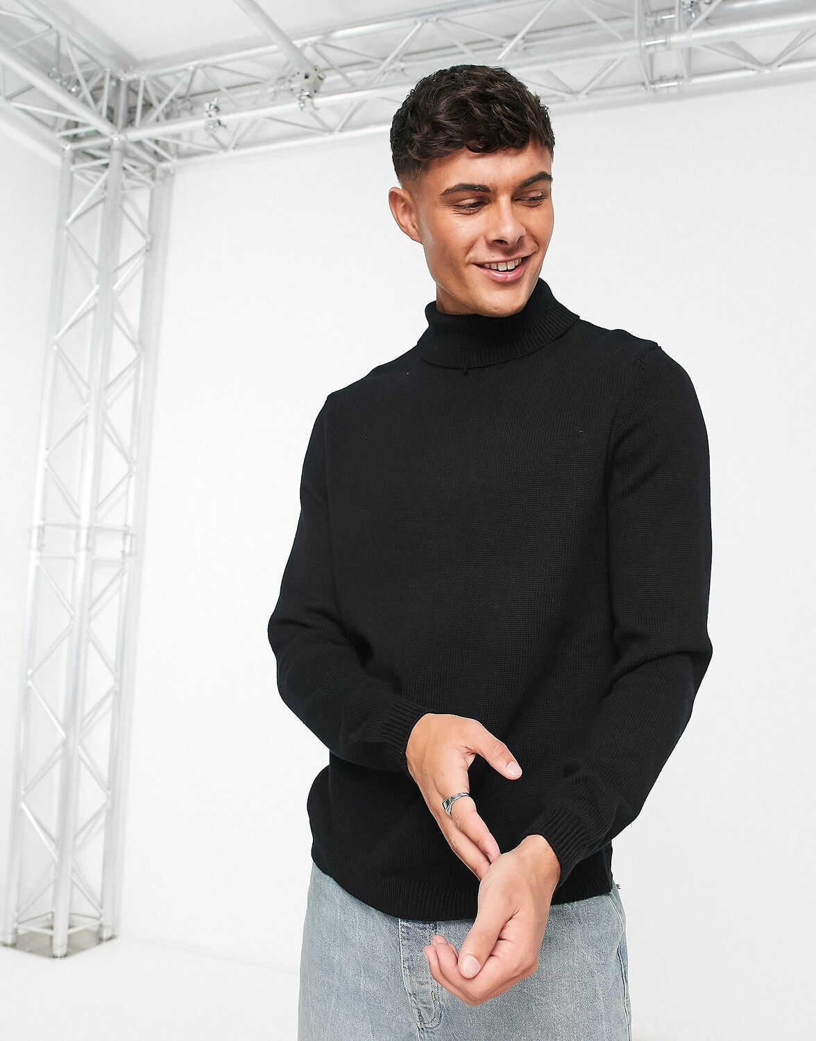 

Черный джемпер средней плотности из хлопка с высоким воротником ASOS DESIGN