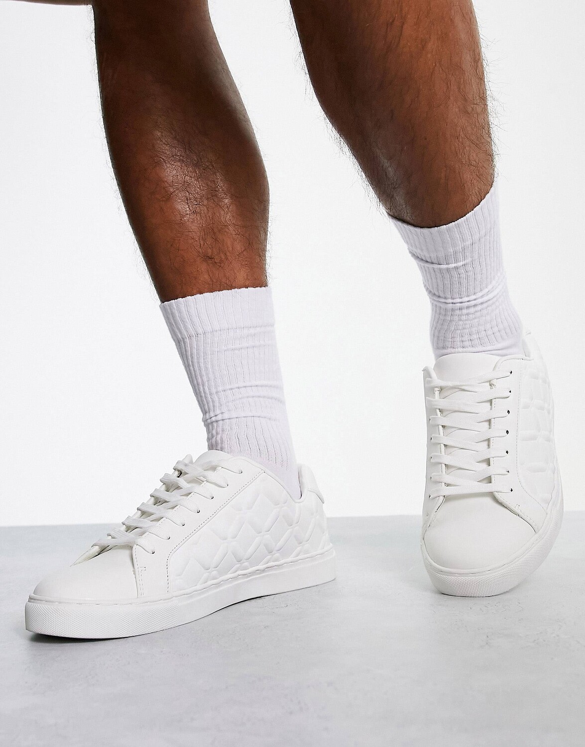 

Белые кроссовки на шнуровке с рельефными вставками ASOS DESIGN
