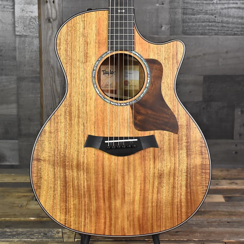 

Taylor 724ce Koa с жестким чехлом 724ce Koa with Hard Shell Case