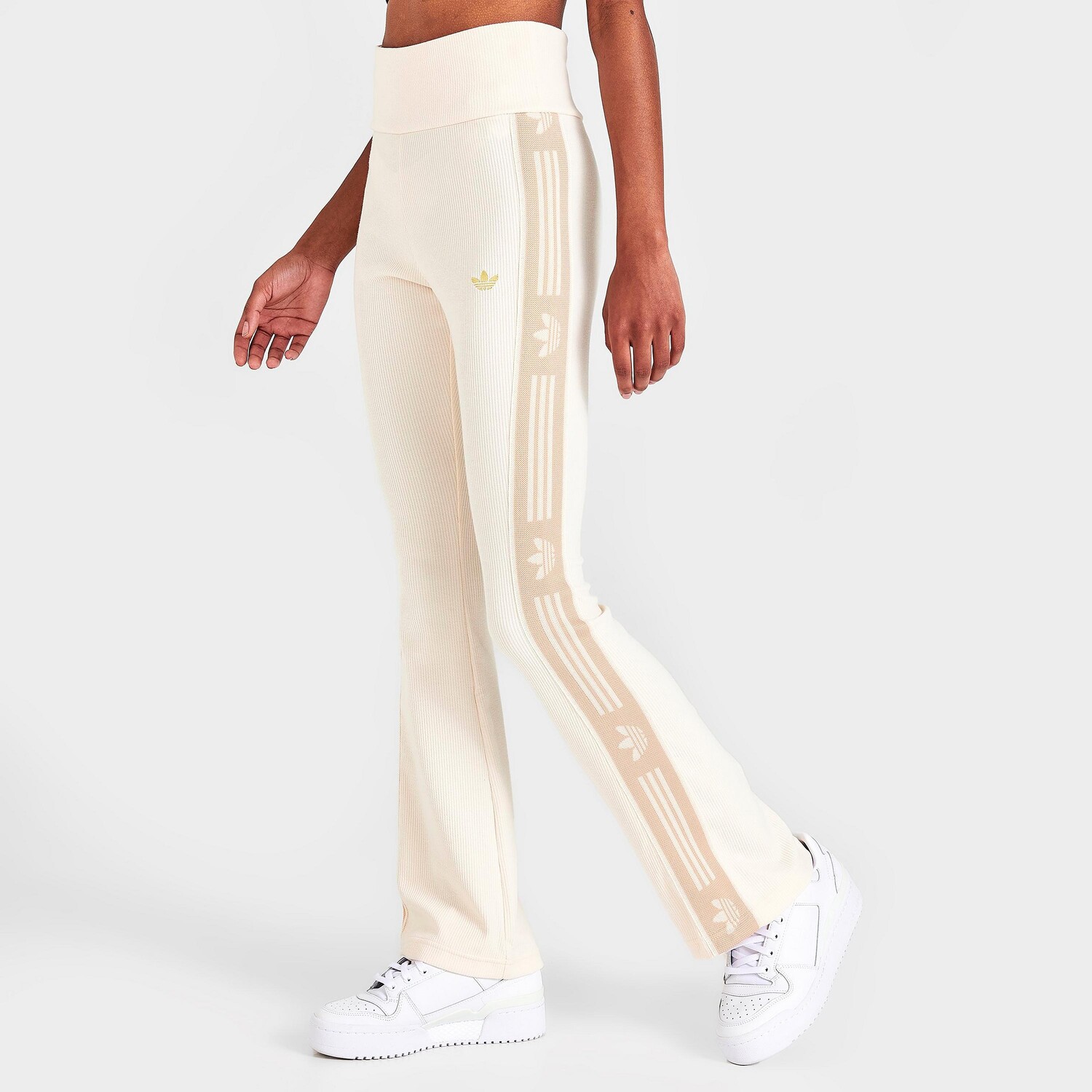 

Женские расклешенные леггинсы в рубчик Adidas Originals Ski Chic, кремовый
