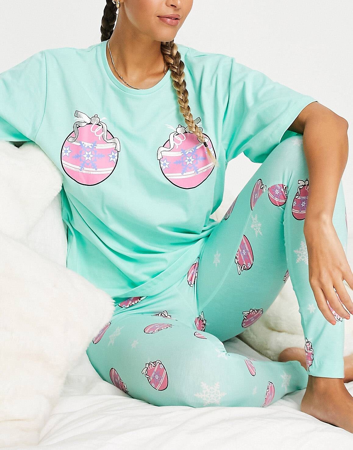 

Пижама с футболкой и леггинсами ASOS DESIGN Christmas bauble boob