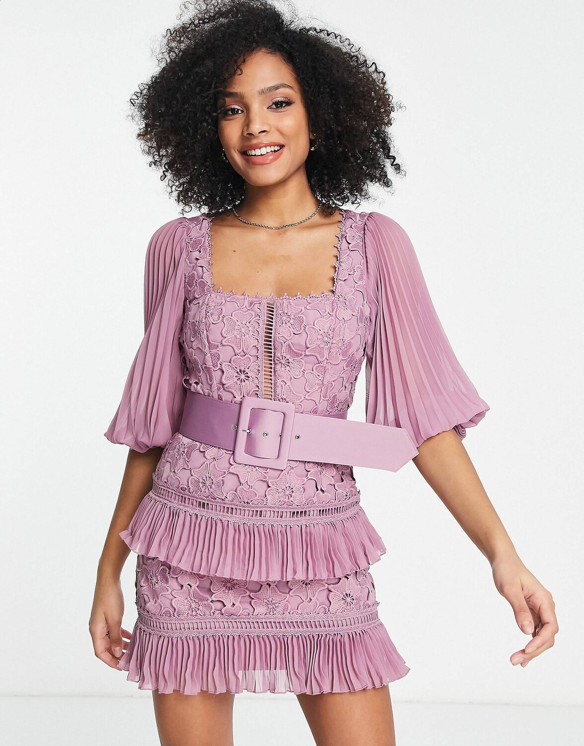 

Кружевное мини-платье с атласным поясом ASOS DESIGN