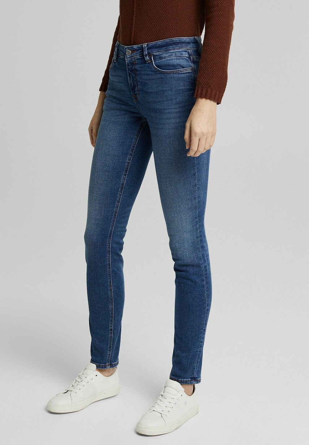 

Джинсы зауженного кроя Esprit