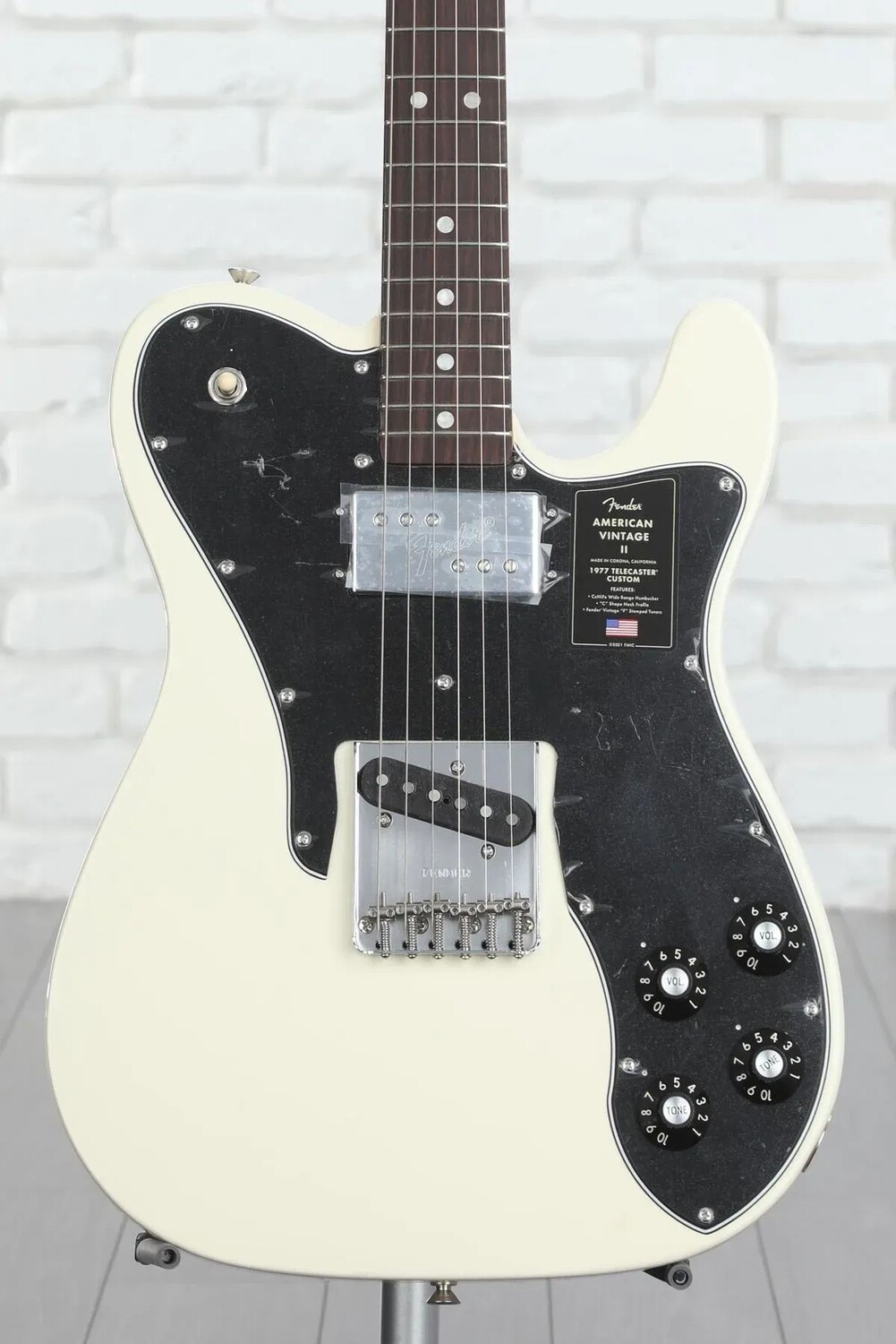 

Электрогитара Fender American Vintage II 1977 Telecaster Custom — олимпийский белый цвет с накладкой из палисандра