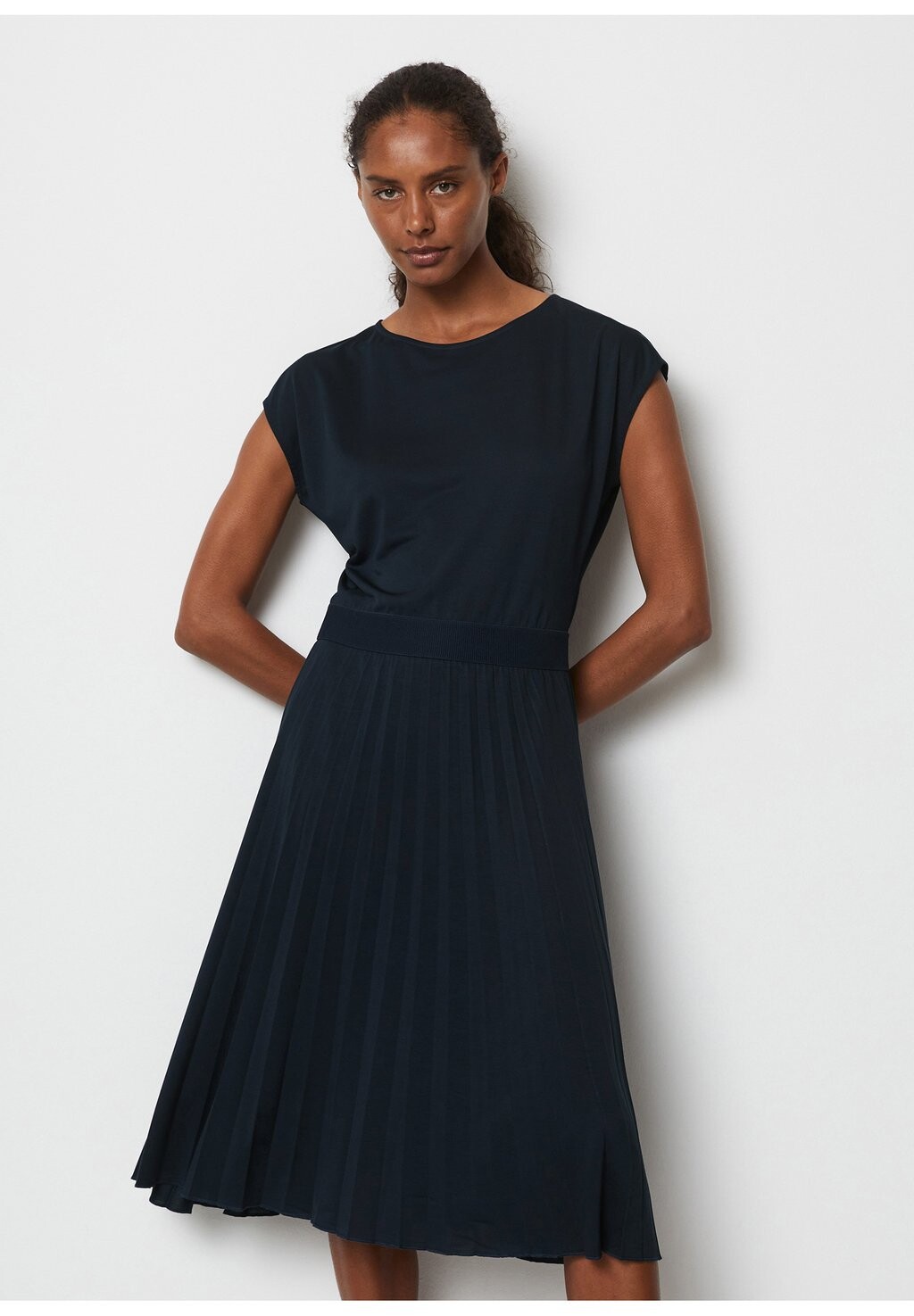 

Платье из джерси MIT ELASTISCHER TAILLE PLISSIERTEM Marc O'Polo, цвет deep blue sea
