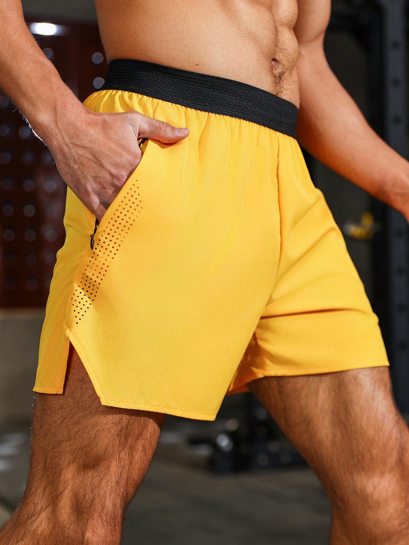 Мужские спортивные шорты с цветными блоками и эластичной резинкой на талии с боковым разрезом, желтый мужские повседневные спортивные шорты с эластичной резинкой на талии черный