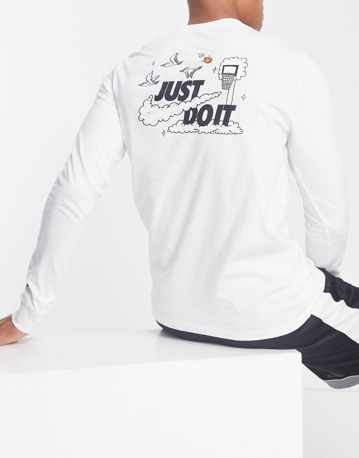

Белая футболка с длинным рукавом и принтом на спине Nike Basketball, Белый