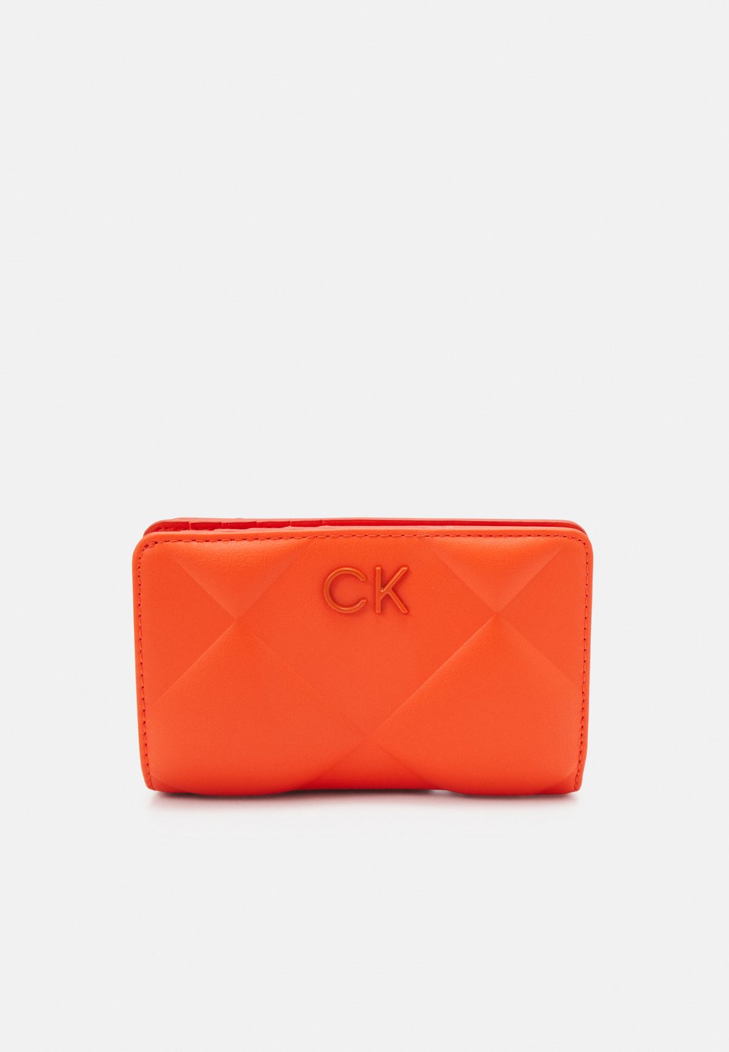 цена Кошелек Re Lock Quilt Bifold Wallet Calvin Klein, цвет flame