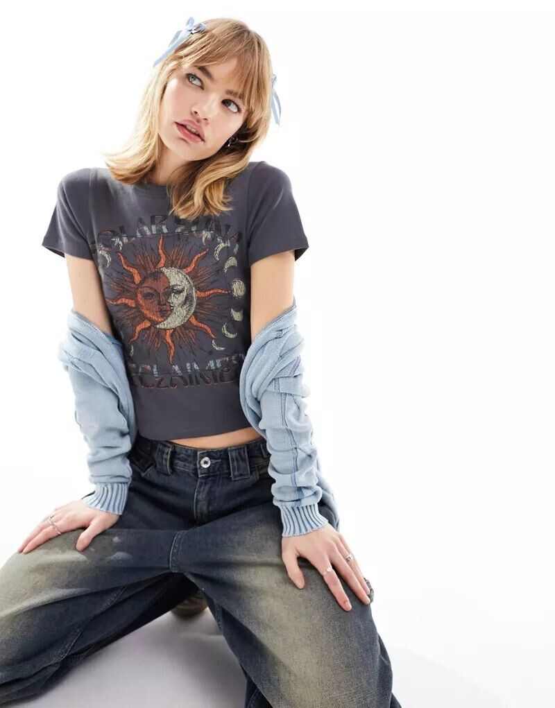 

Футболка узкого кроя Reclaimed Vintage с изображением небесного тела и лунным принтом