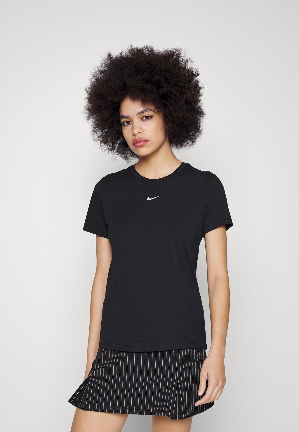 

Базовая футболка Nike, черный
