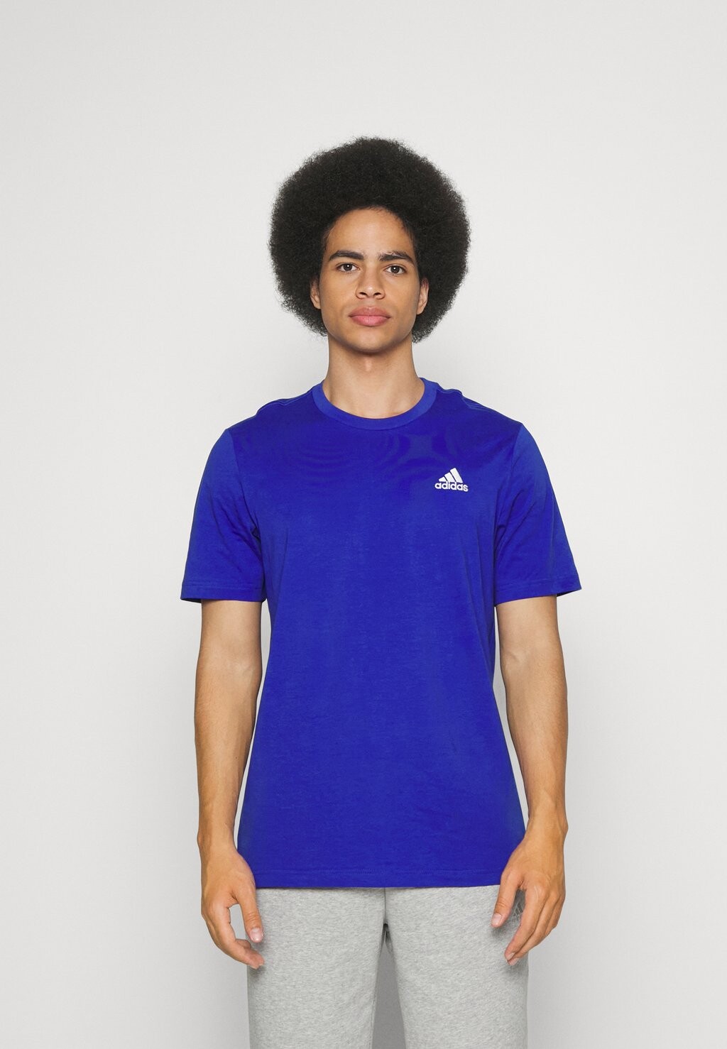 

Базовая футболка Adidas, синий