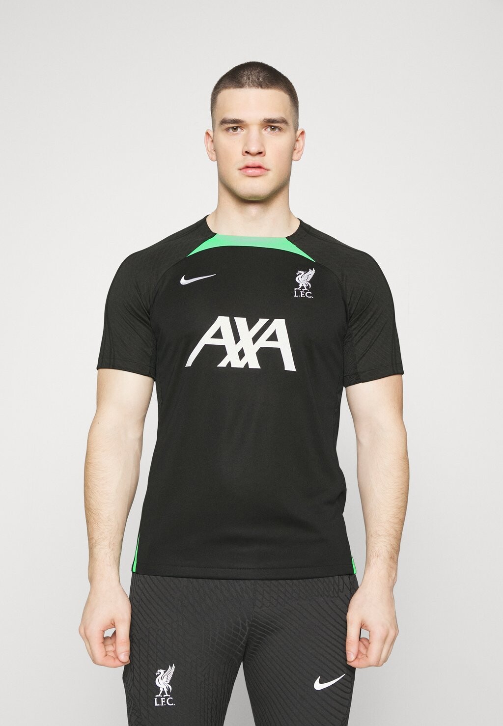 

Спортивная футболка Nike