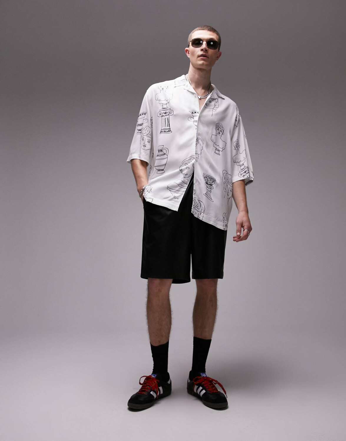 

Белая рубашка с коротким рукавом с греческим принтом Topman