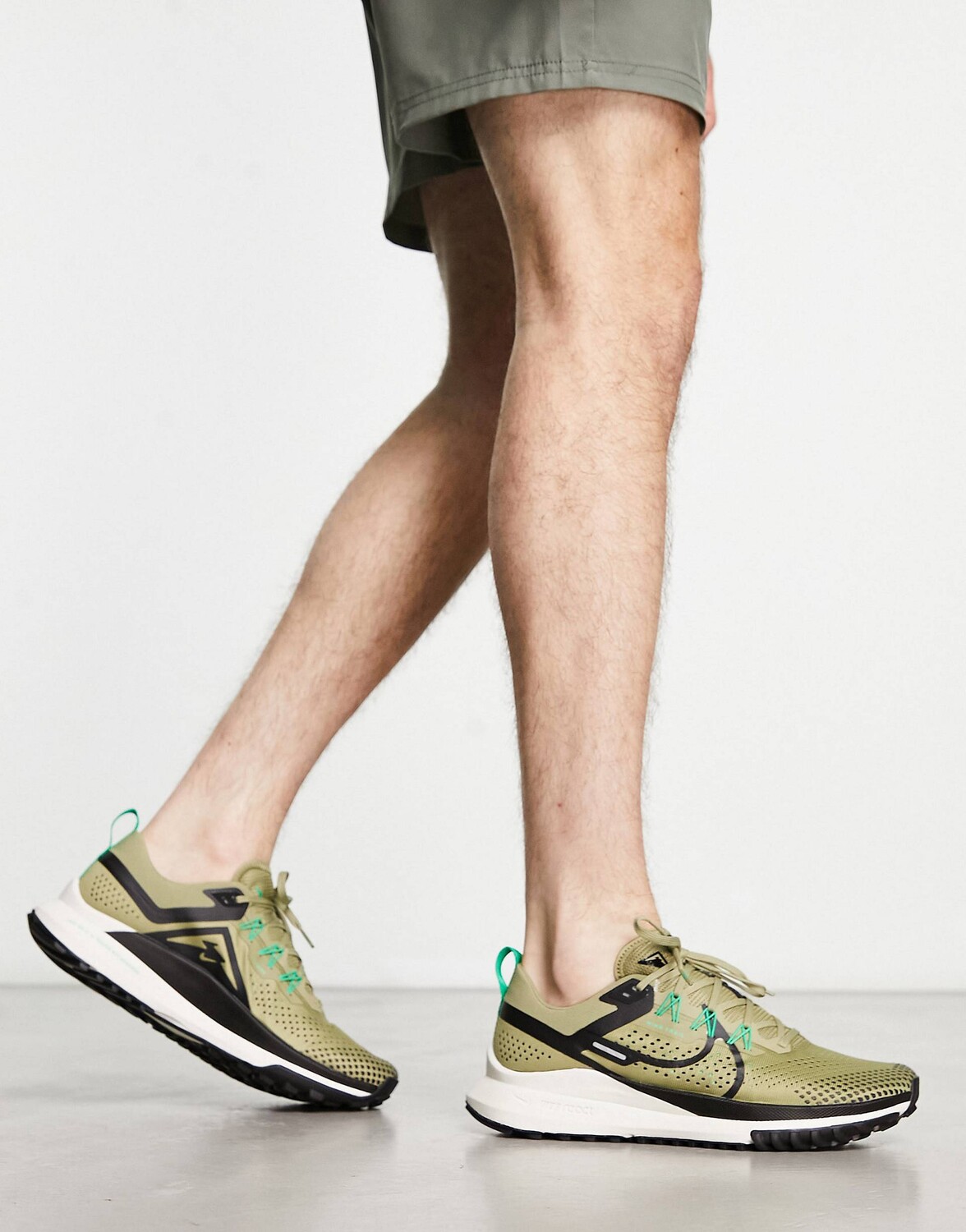 

Белые кроссовки Nike Running React Pegasus Trail 4