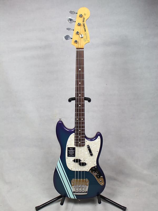 

Басс гитара Fender Vintera II '70s Competition Mustang Bass Competition Burgundy w/ Gig Bag