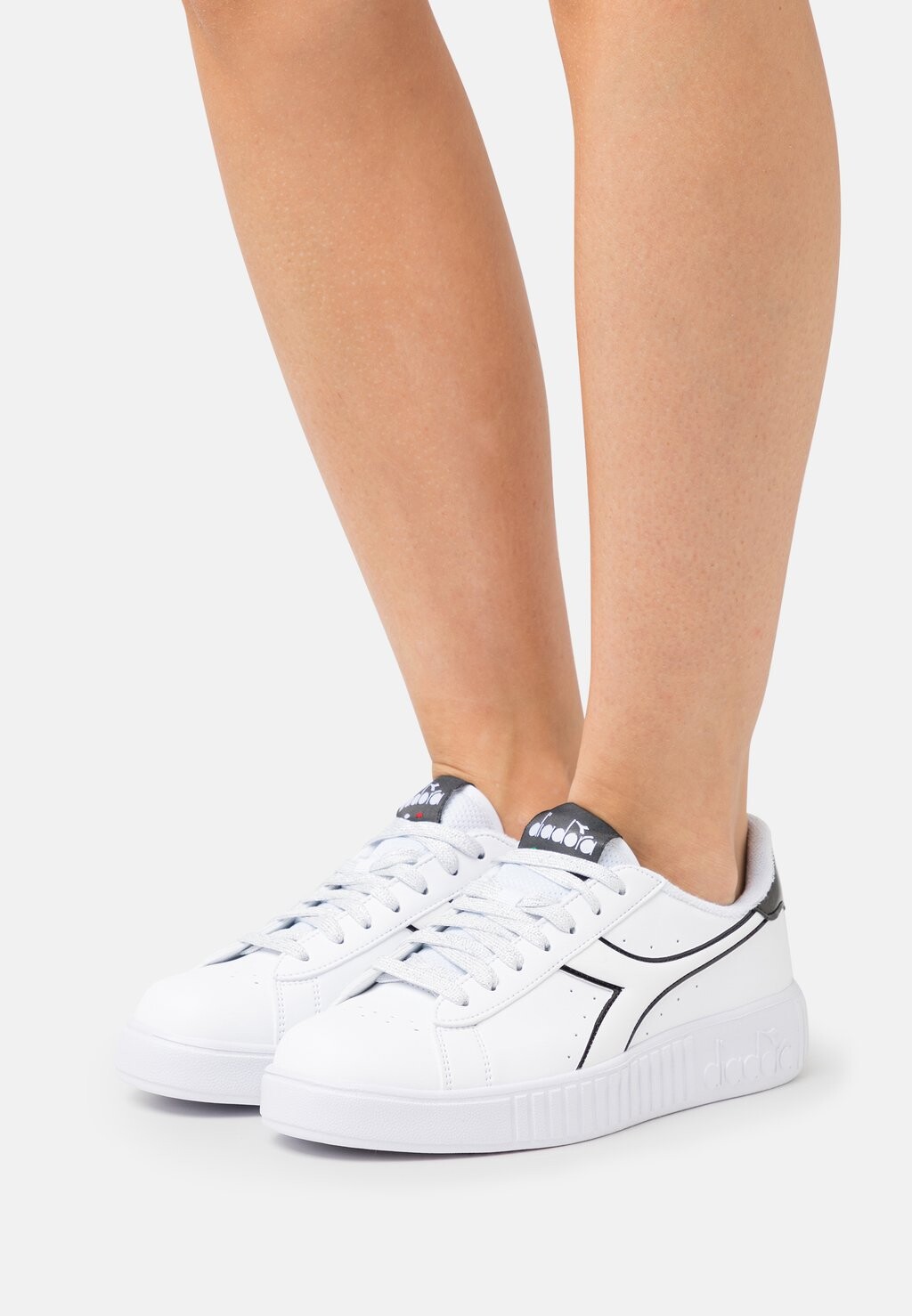 

Кроссовки Diadora