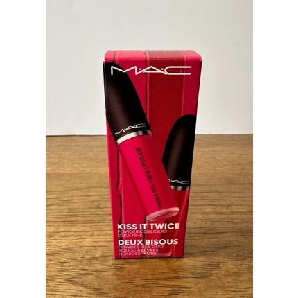 

MAC Kiss It Twice Powder Kiss Lipstick Duo в цветах «Улыбка на миллиард долларов» и «A Little Tamed»