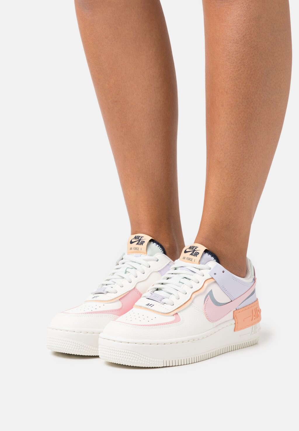 

Низкие кроссовки W AF1 DOUBLE VISION Nike, парус/розовая глазурь/оранжевый мел/темный обсидиан/светло-нежно-розовый/едва зеленый