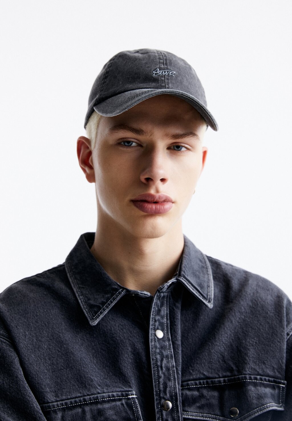 

Бейсболка STWD PULL&BEAR, черный деним