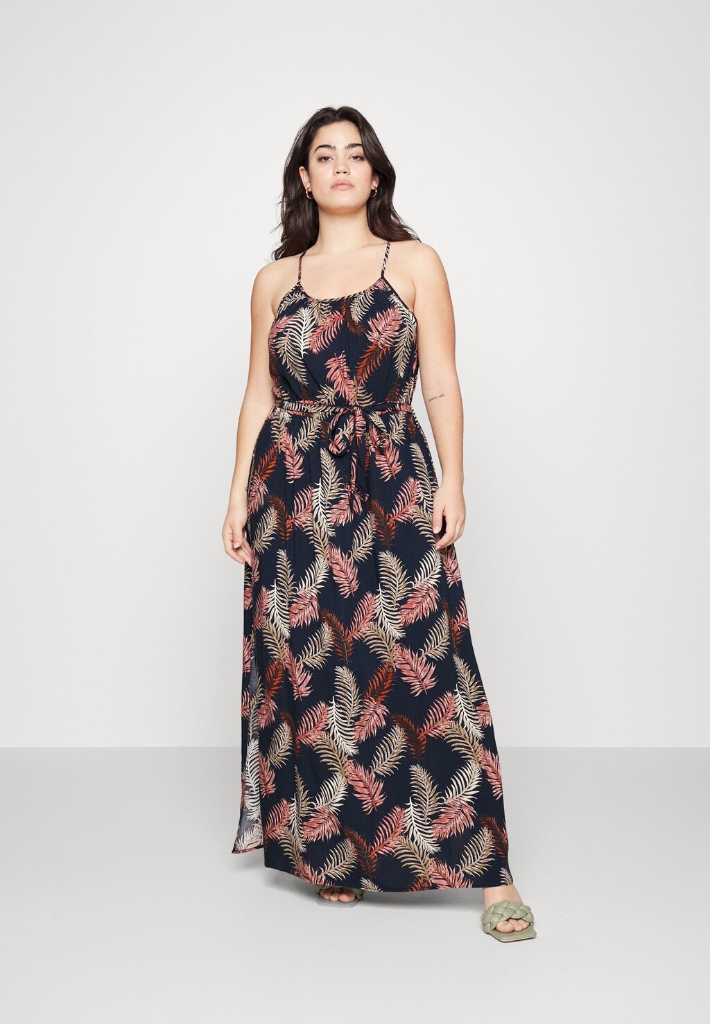 

Платье макси Vero Moda, темно-синий