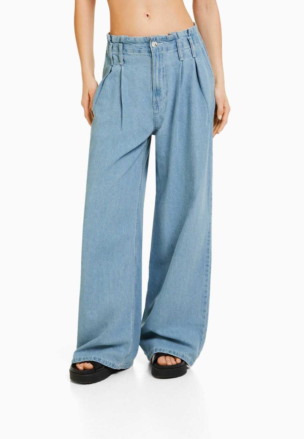 

Расклешенные джинсы Bershka
