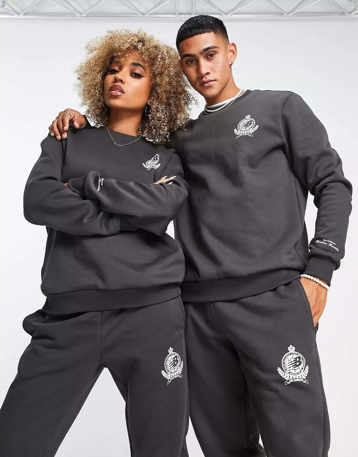 

Черная толстовка унисекс для членов клуба New Balance, Черный
