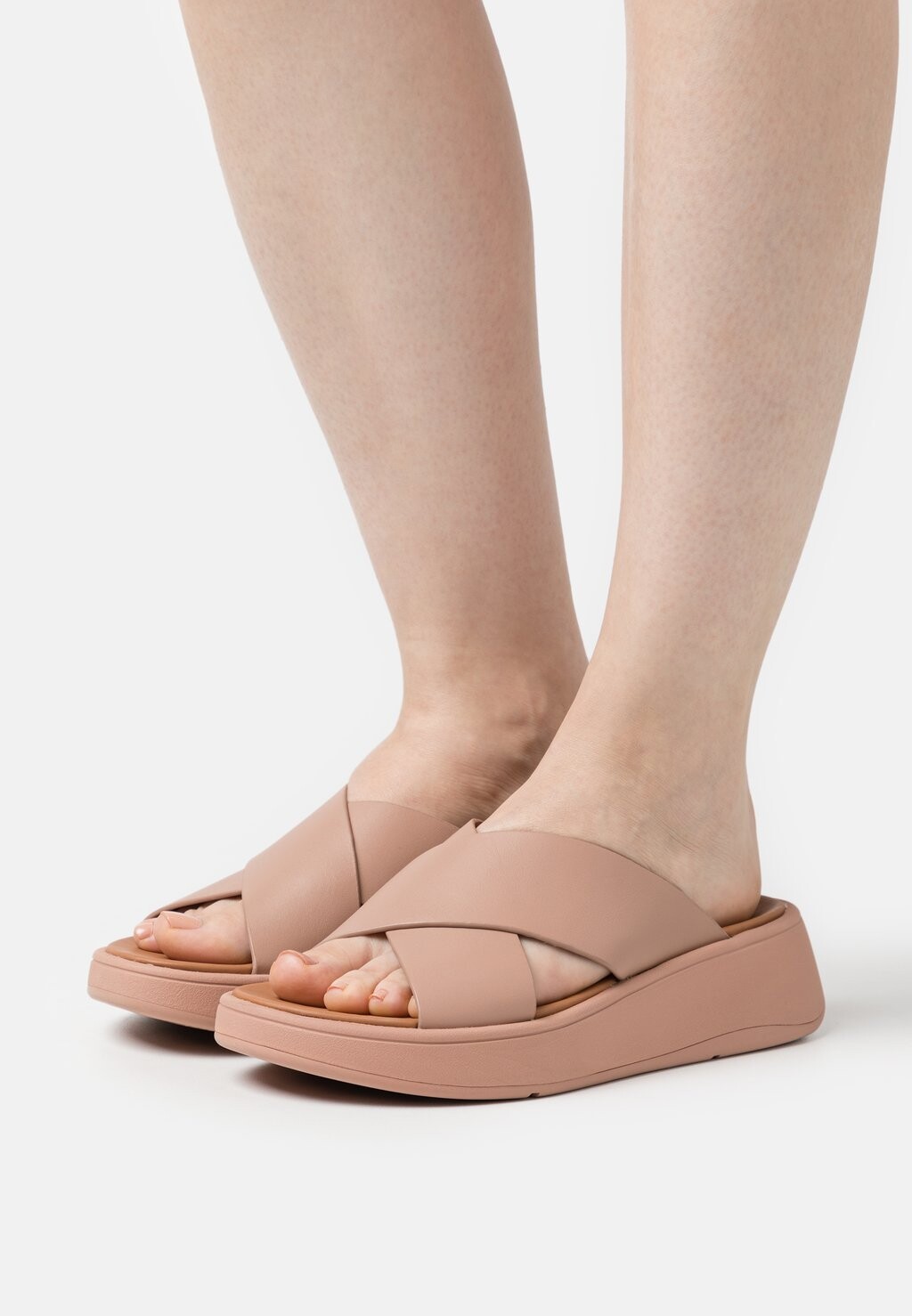 

Шлепанцы FitFlop, бежевый