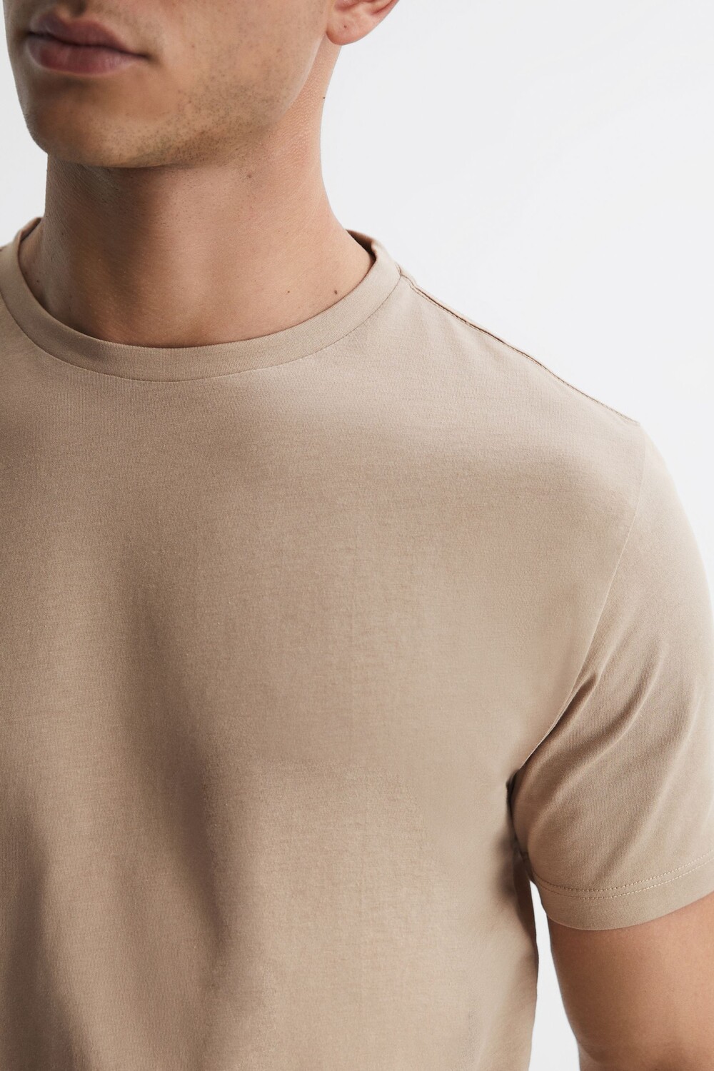

Футболка Bless с круглым вырезом Reiss, коричневый